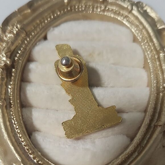 Vintage Oregon Jaycees Logger Man Axe Tree Metal Enamel - Picture 2 of 3